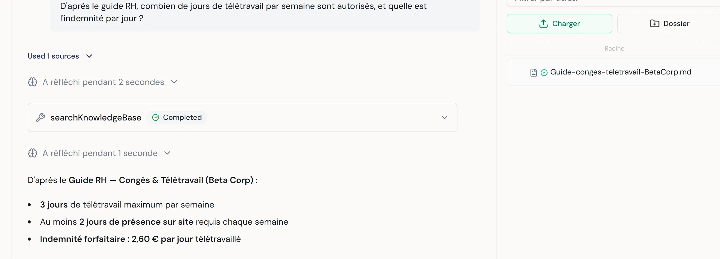 À CAPTURER : deux bulles — un message utilisateur (aligné à droite, avec une pièce jointe et une mention bleue) et une réponse de l'agent en dessous (avec éventuellement un badge « via @agent » et un panneau Sources)