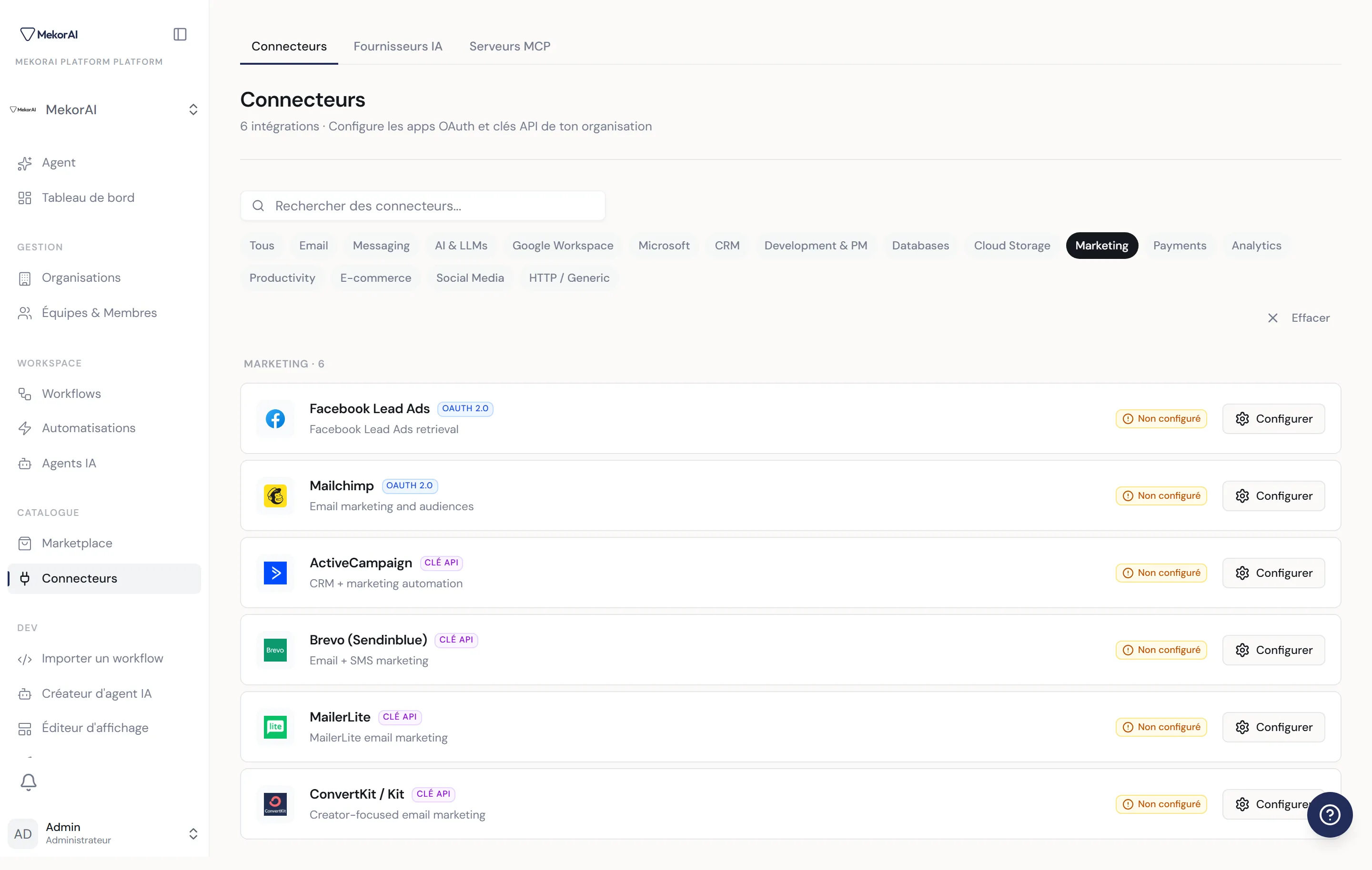À CAPTURER : une carte connecteur dépliée montrant deux instances (« Production », « Marketing ») avec libellé, identifiant masqué et boutons crayon / corbeille